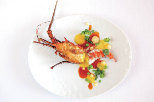 エグゼクティブシェフの武井氏によると、2010年のオープン当初から地元に密着し人の輪を広げてきたことで、市場には出回らない食材を手に入れることができているという