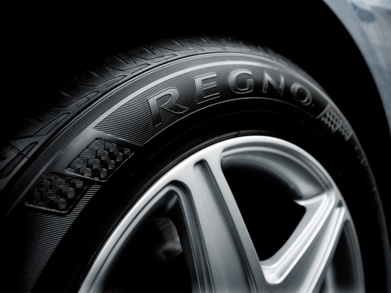 ブリヂストンのプレミアムブランド「レグノ」