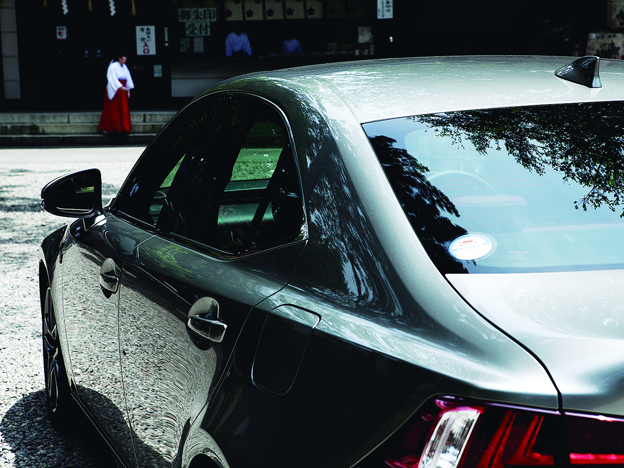 レクサスと金沢の街