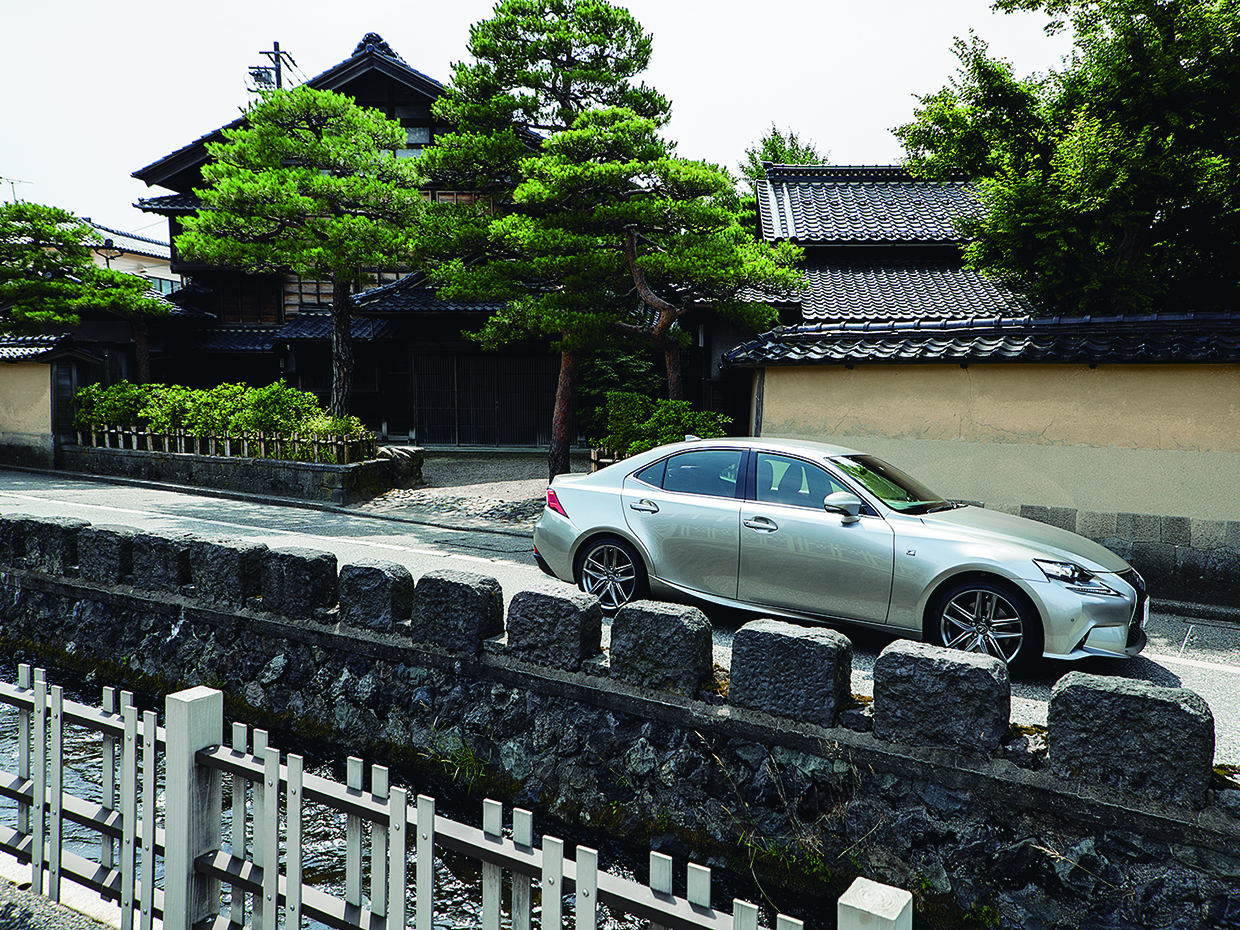 レクサスと武家屋敷