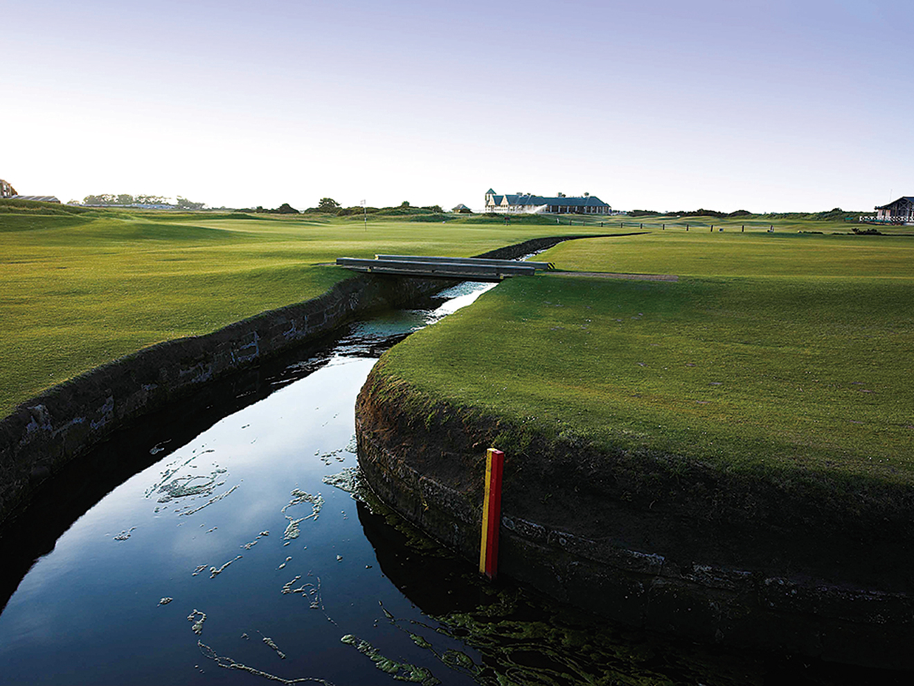 15世紀に誕生した世界で最も長い歴史のある名門ゴルフコース、セント・アンドリュース・リンクス。全英オープンを始め、数多くの試合が行われてきた。