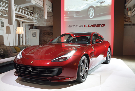 「FF」の進化モデル 「GTC4 ルッソ」、日本初披露 フェラーリ・ジャパン