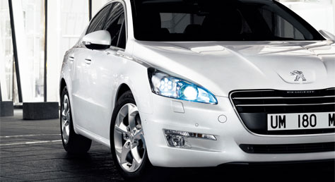 「フローティンググリル」と呼称される新しいファミリーアイディンティティを与えられたフロントマスクが508を印象づけている。