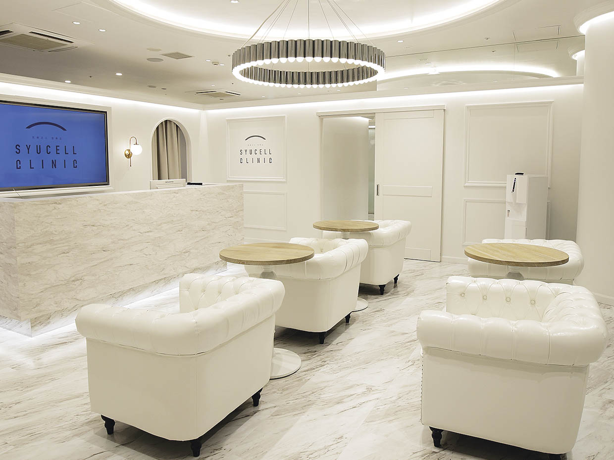 十分な診察時間を確保するため完全予約制となっている朱セルクリニック銀座院のロビー。