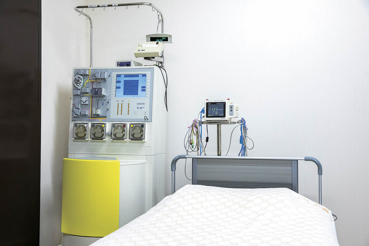 成分採血装置により、アフェレーシスを行ない、血液中から身体に有害な中性脂肪、コレステロール、尿酸等を分離、採取