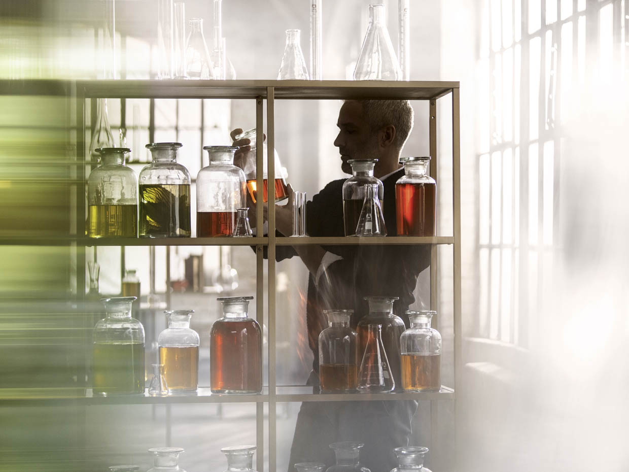 マックス・ヒューバー リサーチ ラボでは日々、物理学者のマックス・ヒューバー博士から受け継いだ伝統を守りながら、さらに革新的な製品の研究・開発をしている。もちろん、研究者たちは、海洋成分を知り尽くしたエキスパートといえる人たちばかりだ。