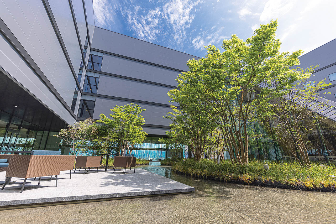 「水の国」を象徴する中庭を彩るラグーン(水盤)。