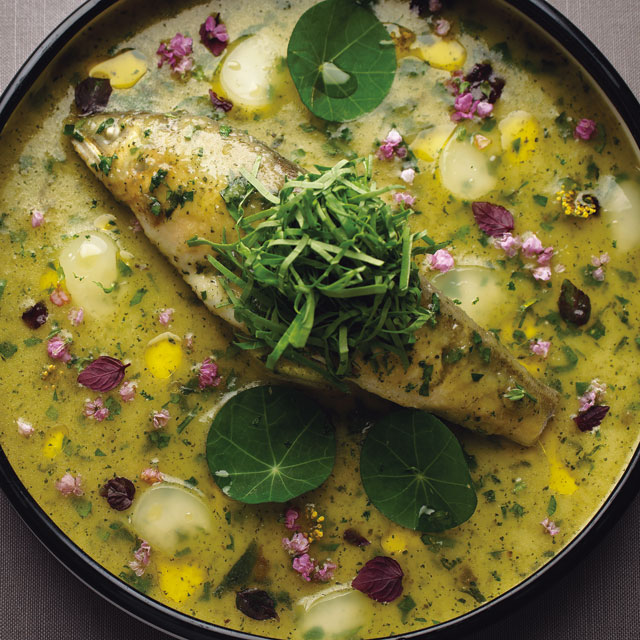 鮎を使った冷製のアクアパッツァ(リストランテホンダ 本多哲也 氏)