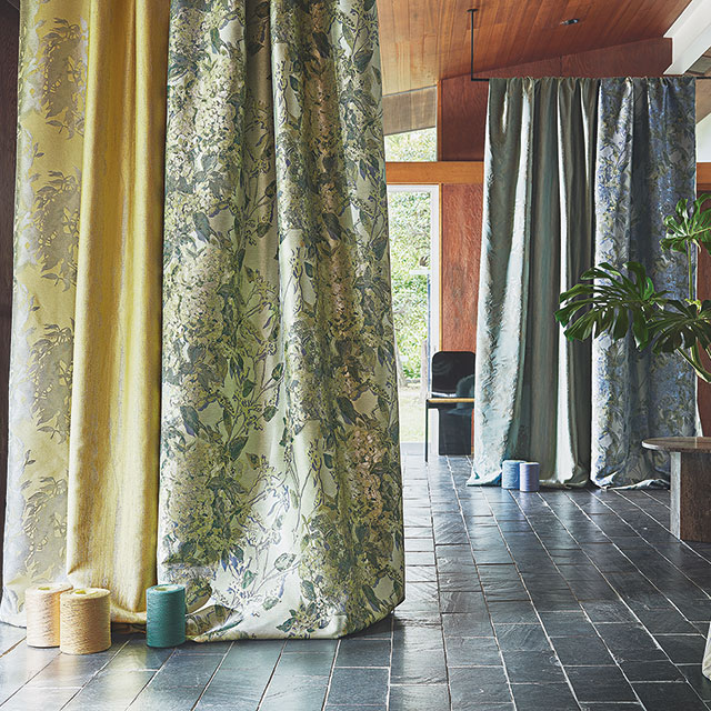 繊細な織物で描くアジサイ