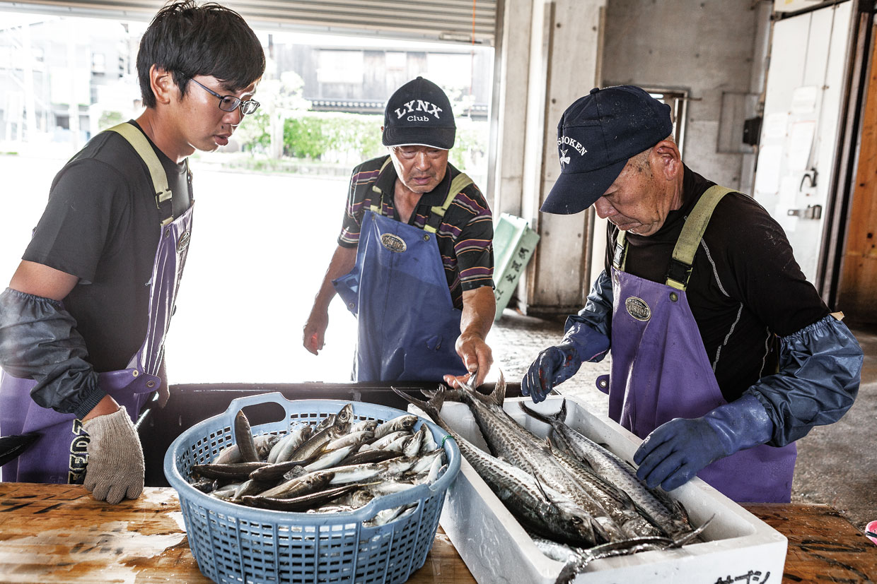 定置網船「よどえ丸」の船長兼漁労長を務める池淵和樹さん