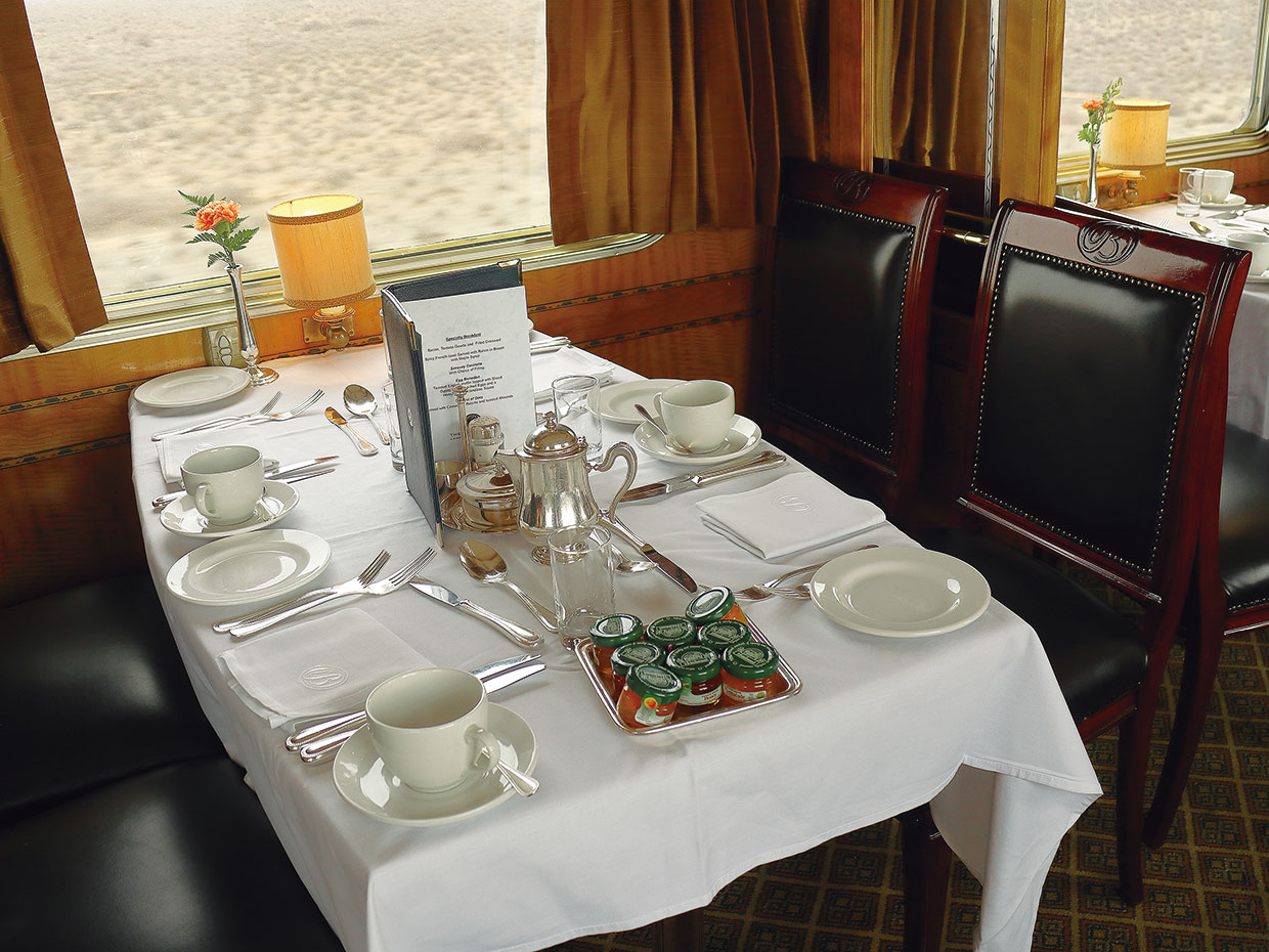 ブルートレイン、ダイニング