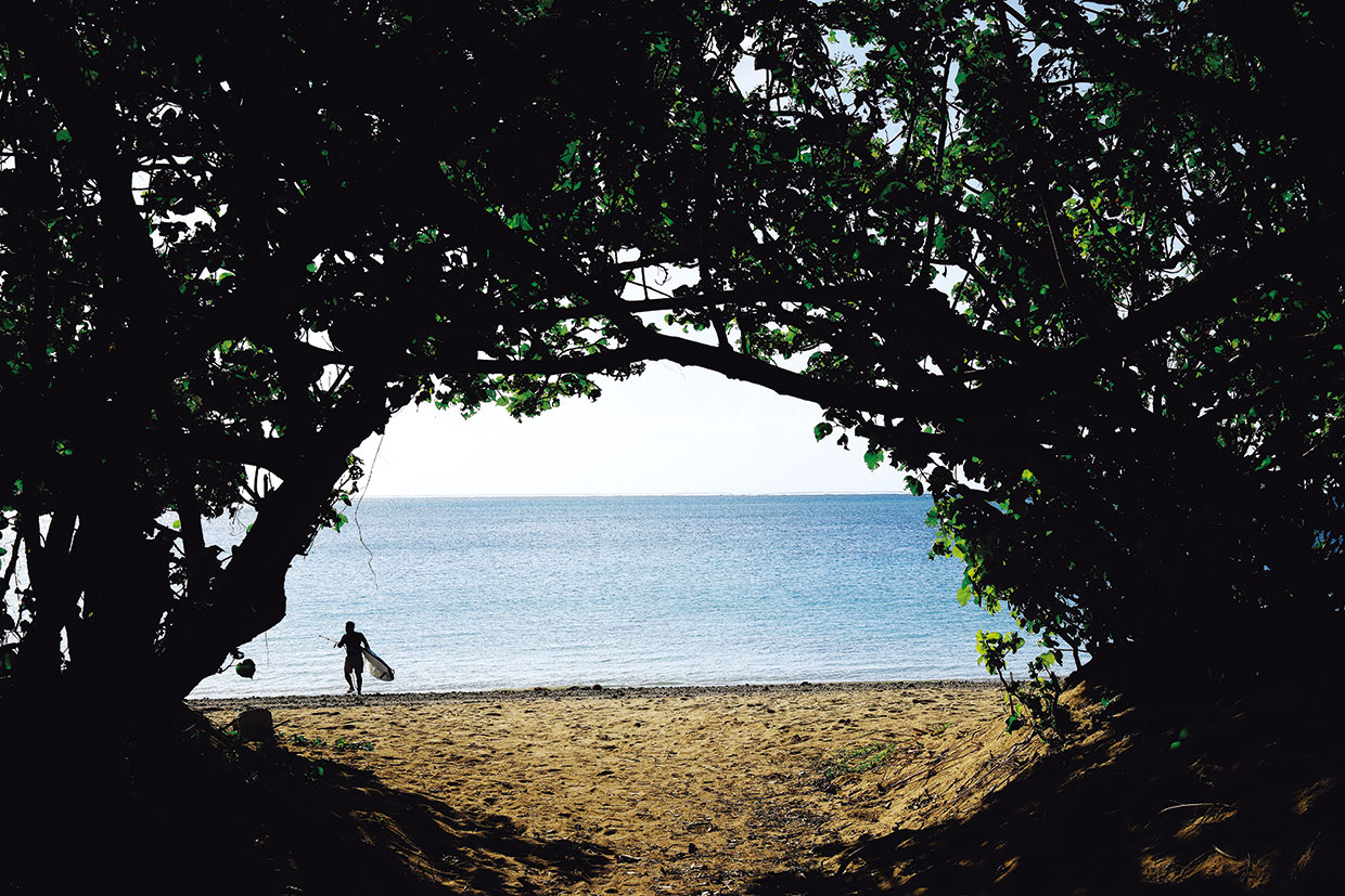 沖縄、百名ビーチ