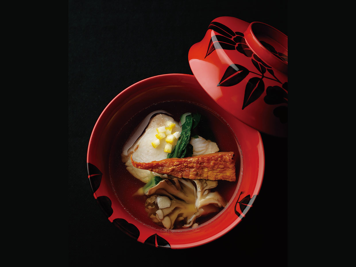 銀座&ensp;小十。36kg大のクエを主役にした煮物椀