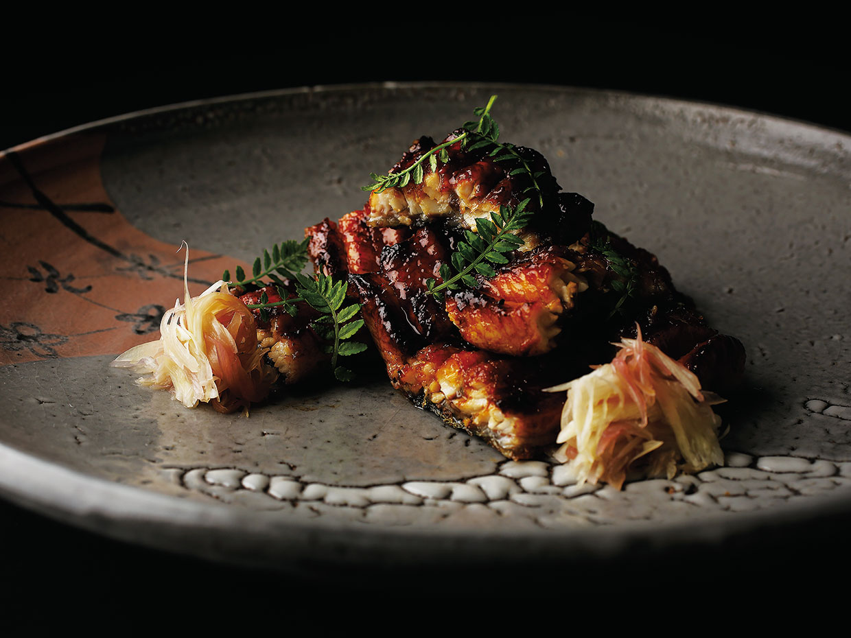 銀座&ensp;小十。1kg超の天然ウナギを、炭火で焼く