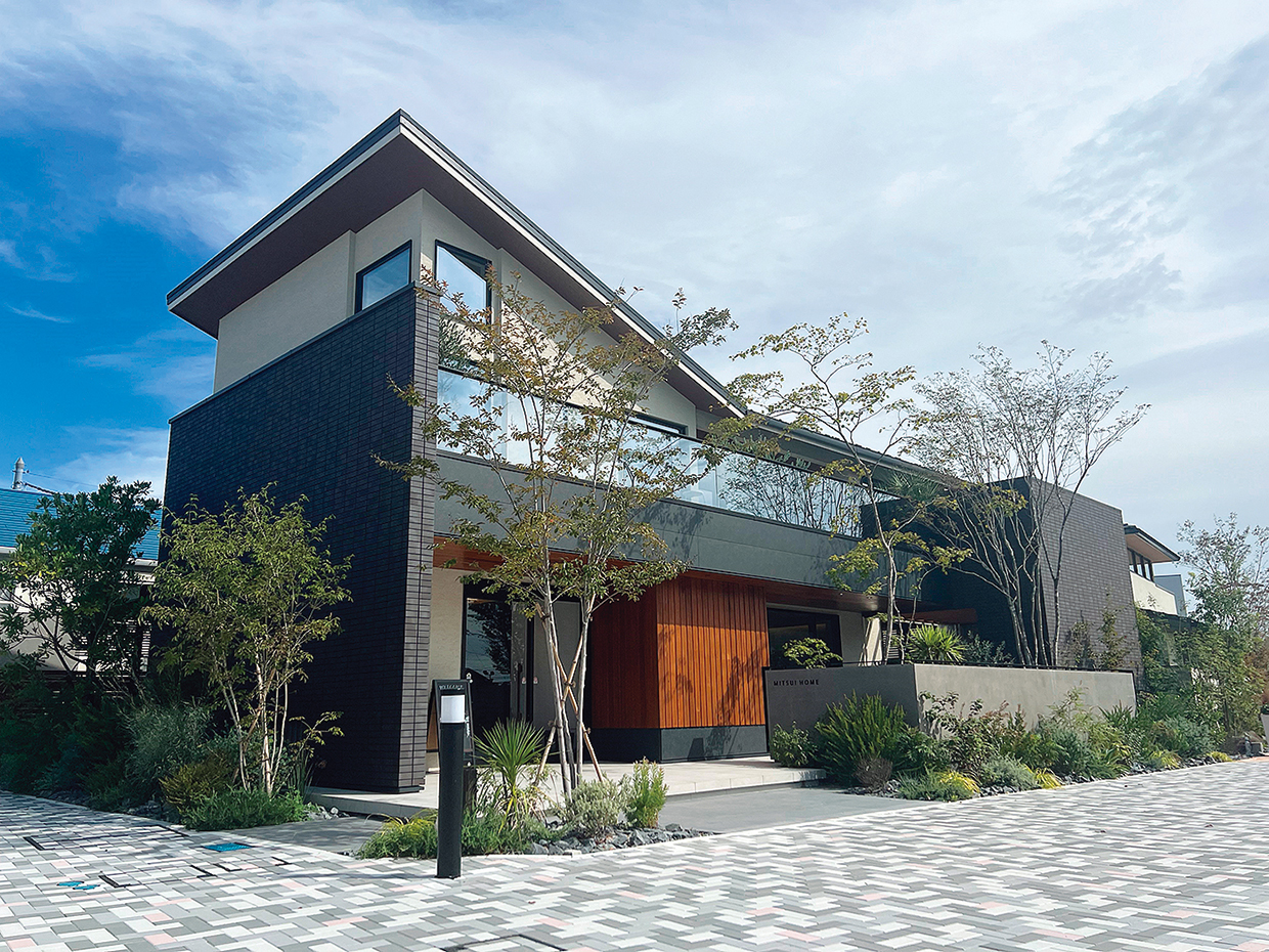 tvkハウジングたまプラーザ。室内外のつながりと、木を生かしたサステナブルデザインが特徴のモデルハウス