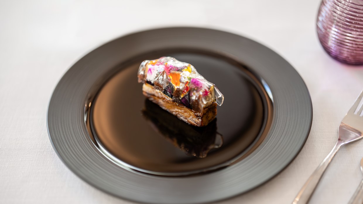 カタール航空ビジネスクラスの機内食にNARISAWAがデビュー