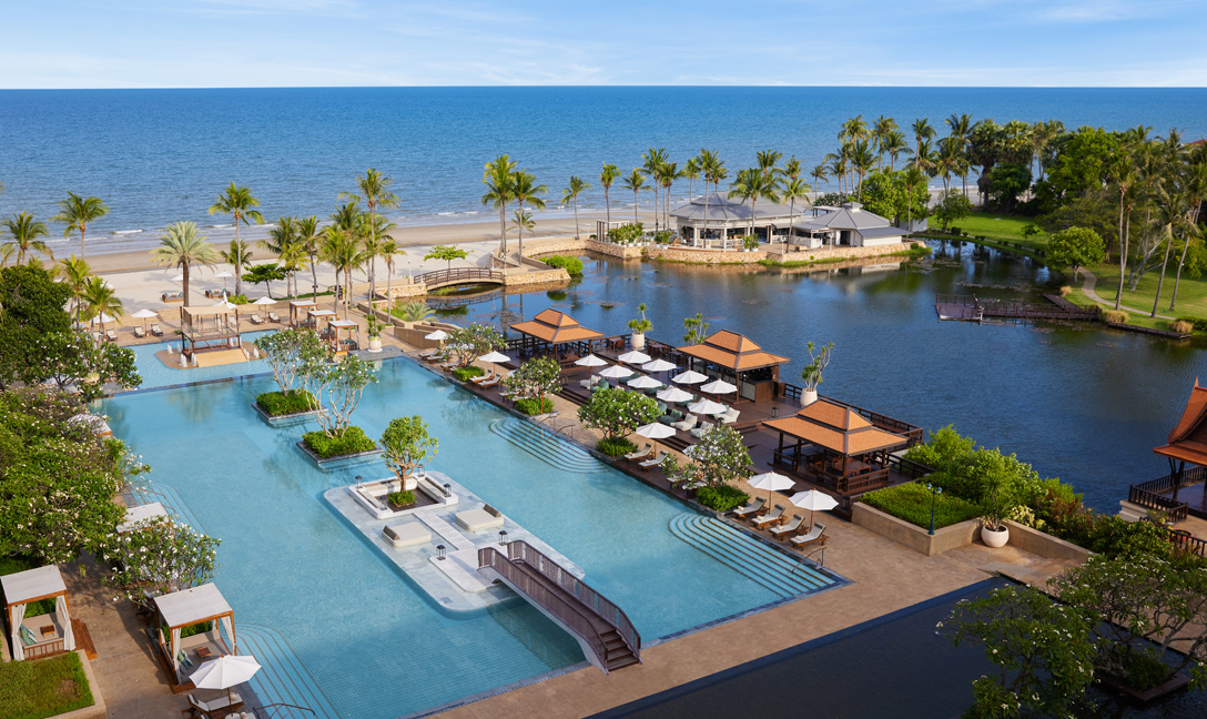 デュシタニ ホアヒン、王室ご用達のビーチリゾートには和みの田園も