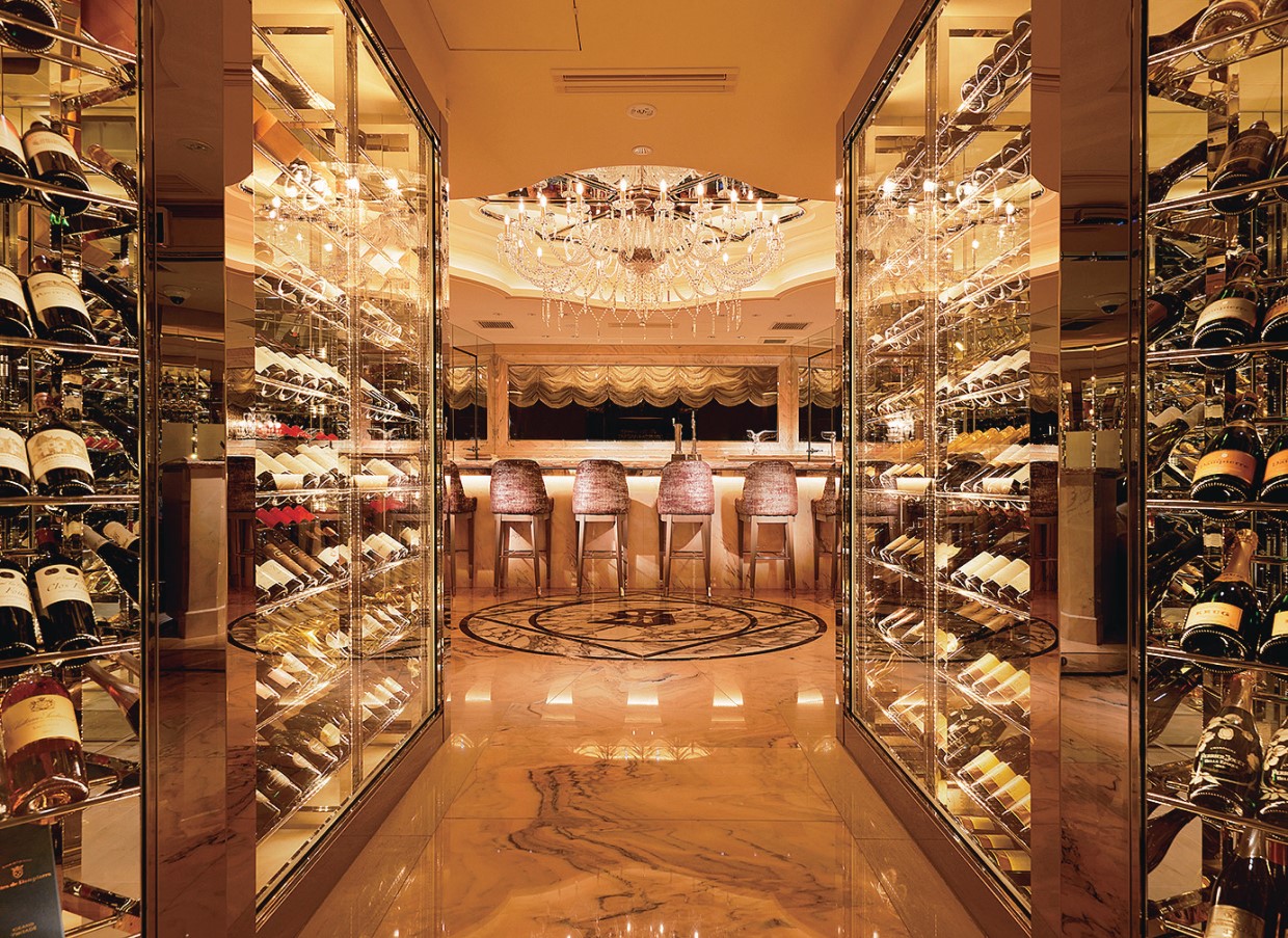 優雅なる非日常へ、選ばれし者への招待状、ザ・スイート