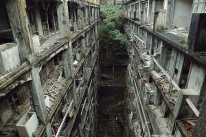 長崎喜遊曲 豊饒と冒険と近代日本、その栄華の「証言者」 軍艦島