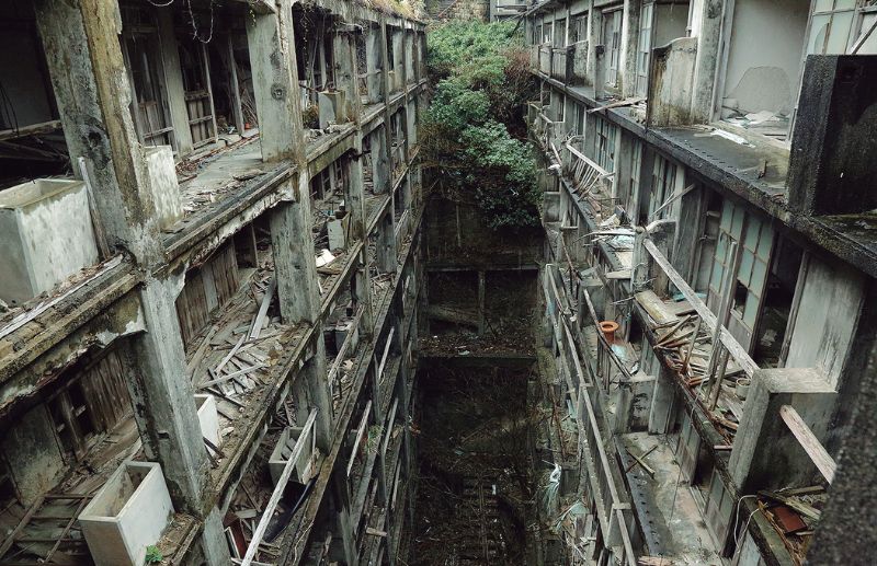 長崎喜遊曲 豊饒と冒険と近代日本、その栄華の「証言者」 軍艦島