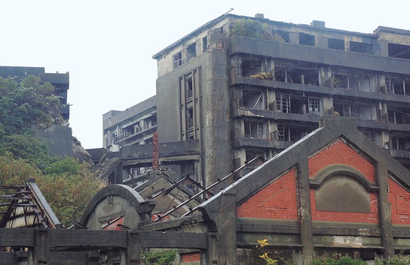 長崎喜遊曲 豊饒と冒険と近代日本、その栄華の「証言者」 軍艦島