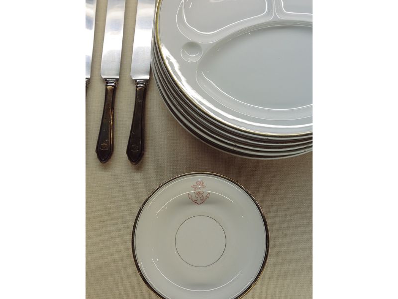 長崎喜遊曲 豊饒と冒険とスマート・ネイビーの栄光 佐世保